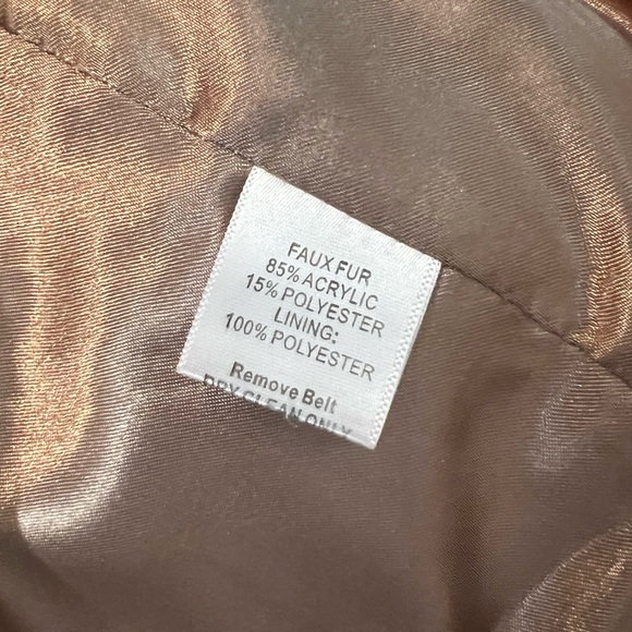 Trina Turk Fux Fur vest - Picture 8 of 9